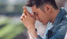 爆料低谷男明星恋情视频,甜蜜瞬间引网友热议